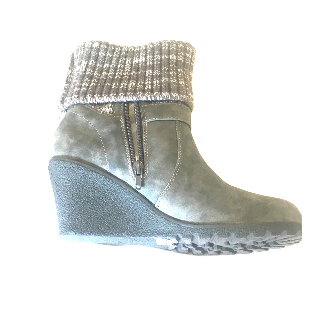 Size 7 Muk Luks